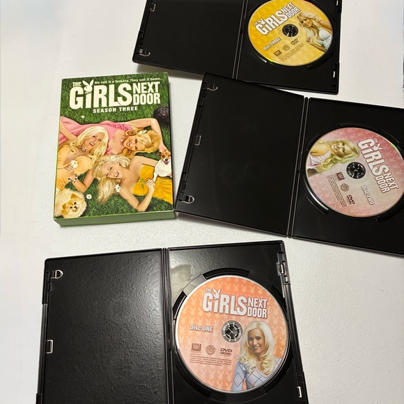 The Girls Next Door Complete Series DVD Set Seasons 1-5 - Picture 4 of 6